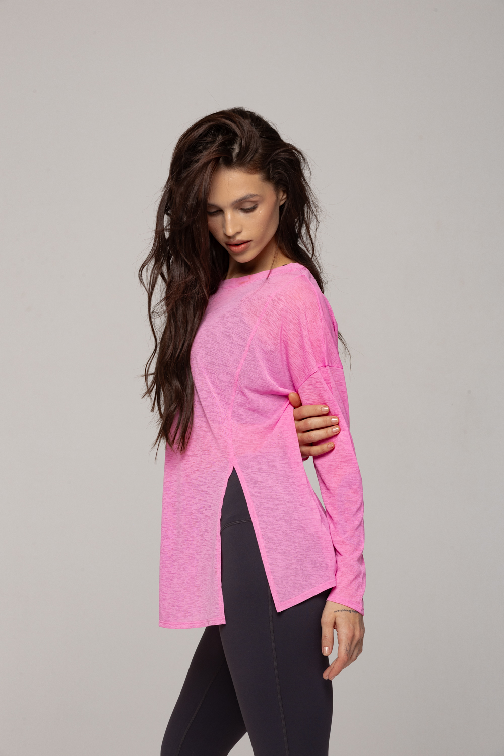 Лонгслив полупрозрачный оверсайз с разрезами