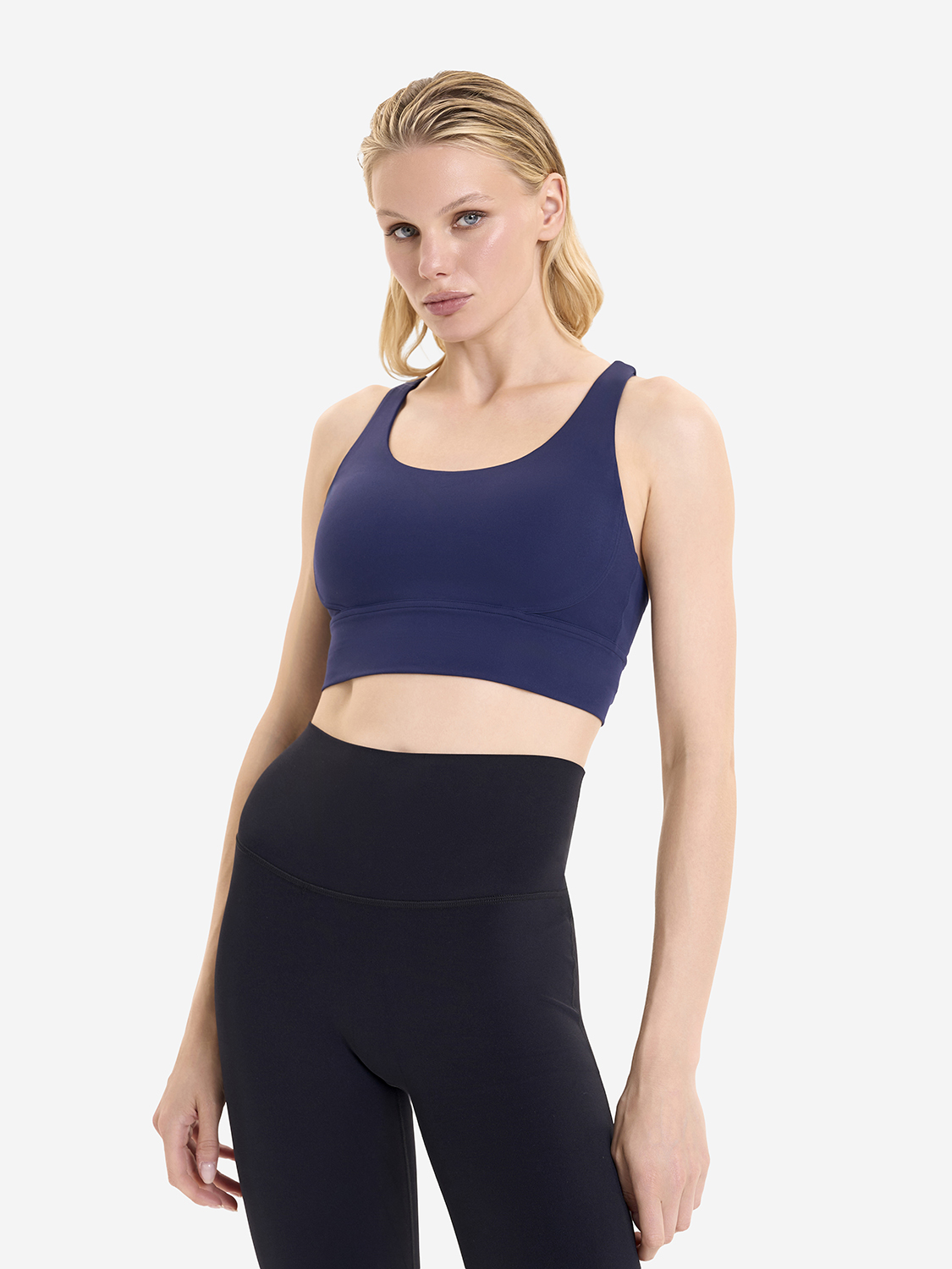 Спортивный топ бра со средней поддержкой и перекрестными бретелями на спине