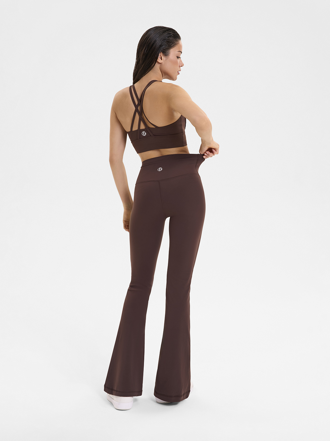 Спортивные брюки-клеш с высокой посадкой