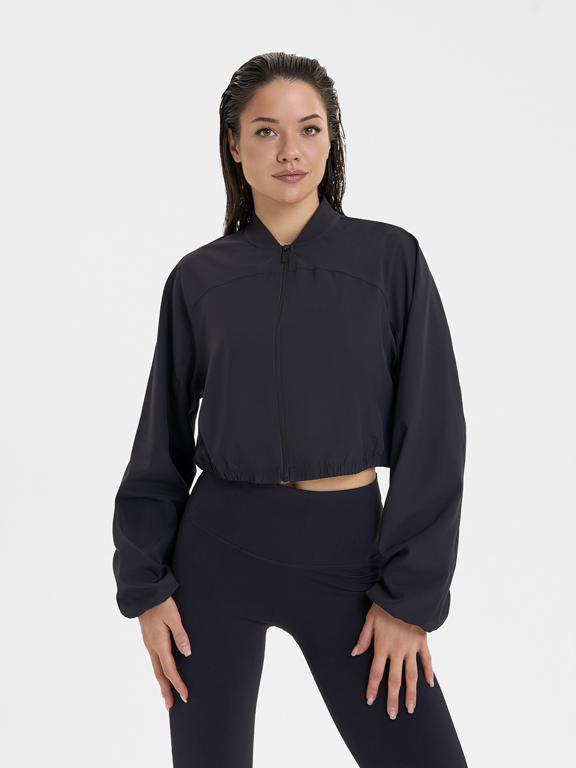 Куртка-ветровка укороченная без подкладки на молнии